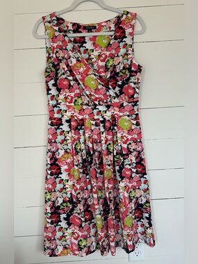 Lands End Stretchy Over the Head No Zips, Clips or Hooks! Size Medium.